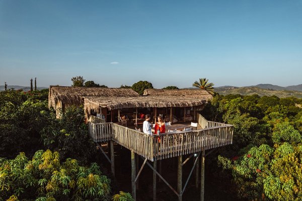 What are the best holiday rentals in the UK for attending film location tours?